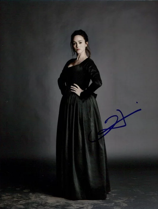 Heather Lind autograph