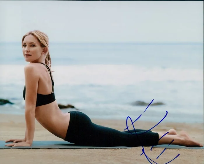 Kate Hudson autograph