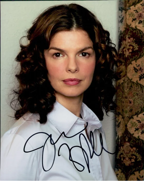 Jeanne Tripplehorn autograph