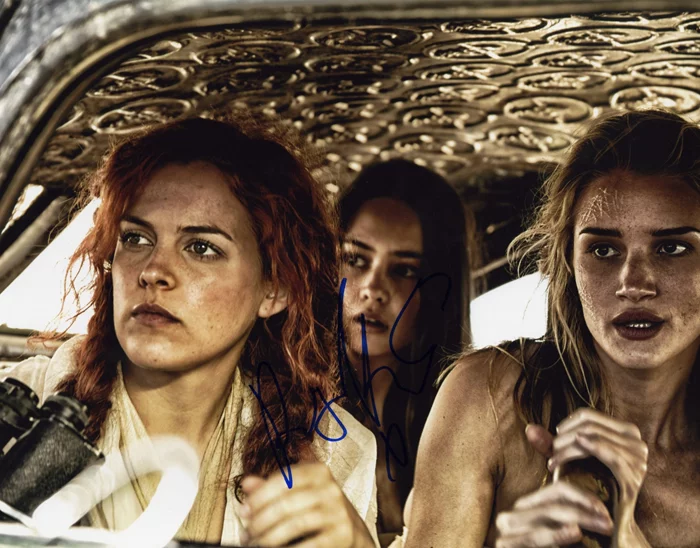 Riley Keough autograph