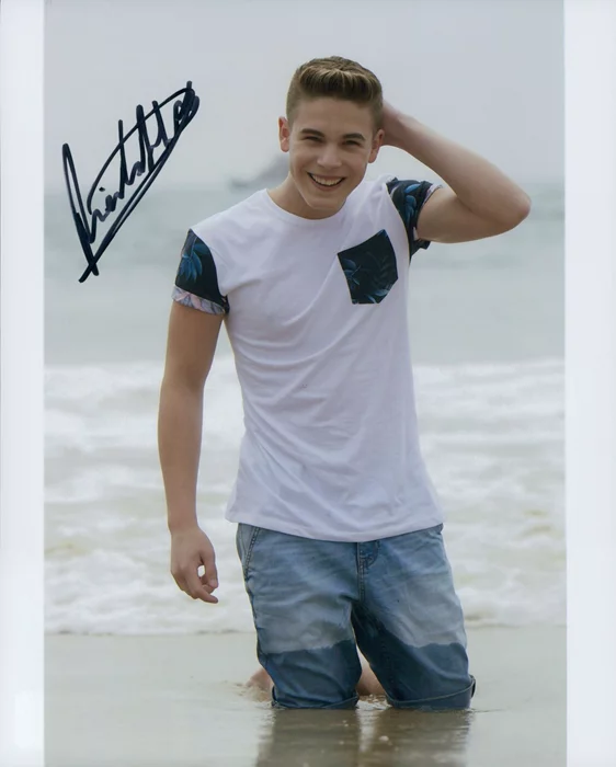Ricardo Hurtado autograph