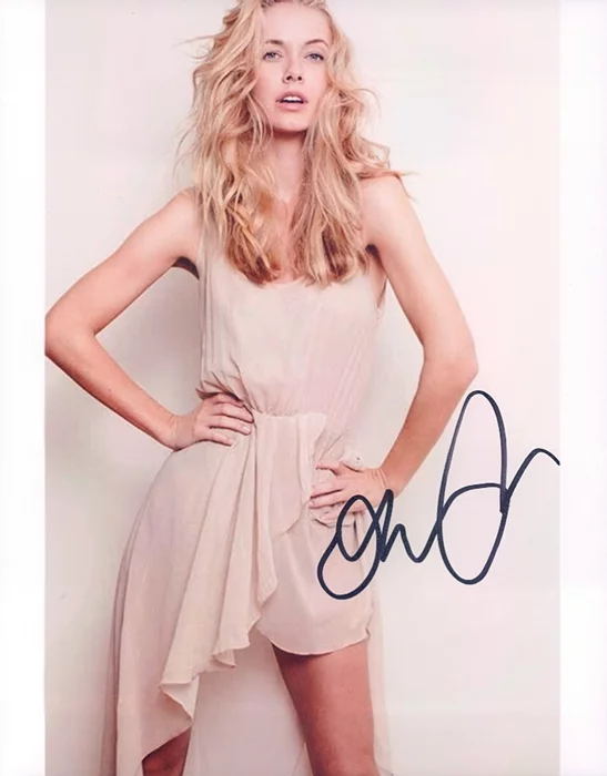 Olivia Jordan autograph