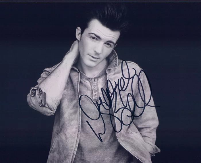 Drake Bell autograph