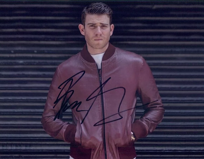 Bryan Greenberg autograph