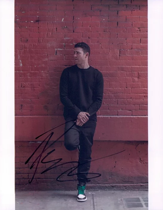Bryan Greenberg autograph