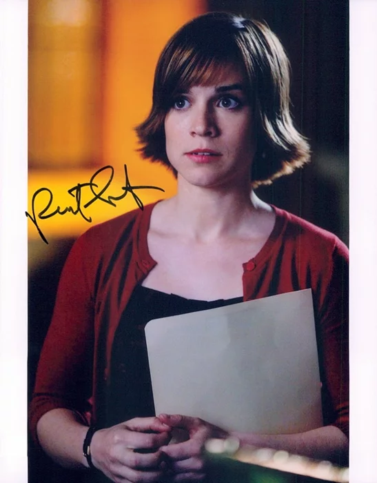 Renee Felice Smith autograph