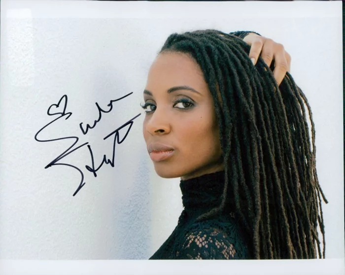 Shanola Hampton autograph