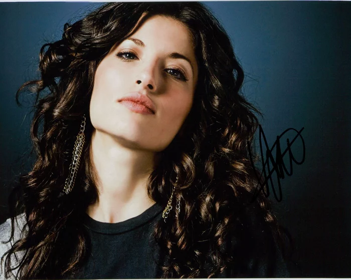 Tania Raymonde autograph