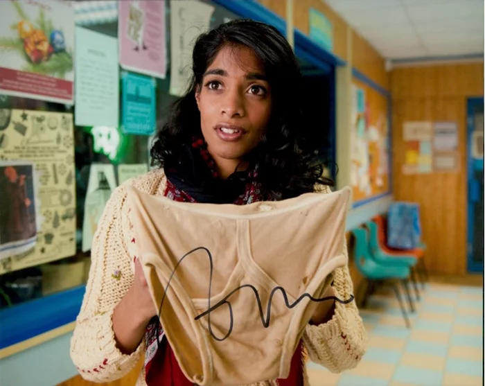 Amara Karan autograph