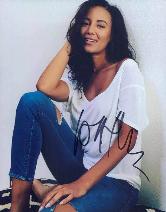 Heather Hemmens autograph