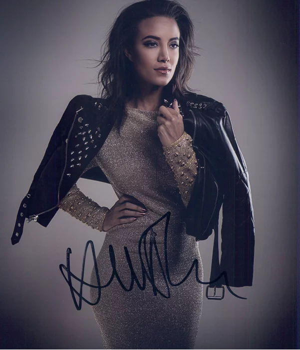 Heather Hemmens autograph