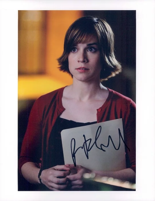 Renee Felice Smith autograph
