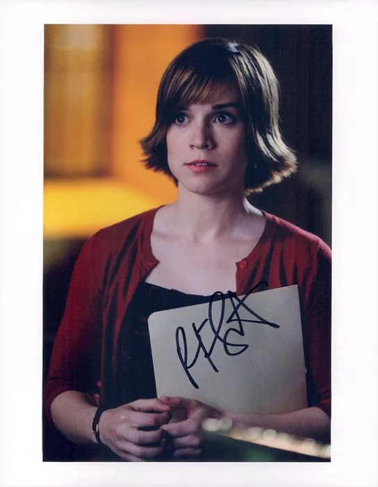 Renee Felice Smith autograph