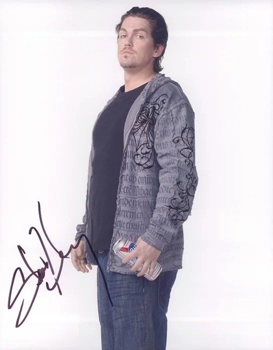 Steve Howey autograph