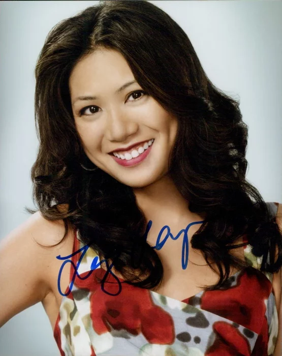 Liza Lapira autograph
