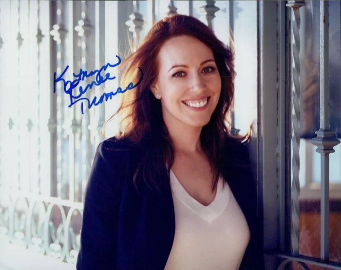 Kathryn Renee Thomas autograph