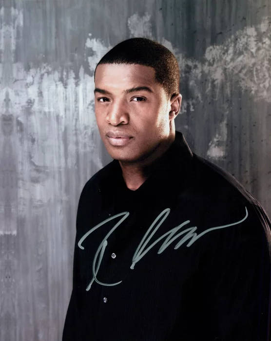 Roger Cross autograph