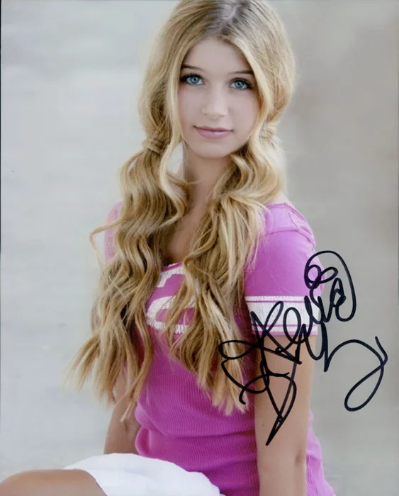Alexandria Deberry autograph