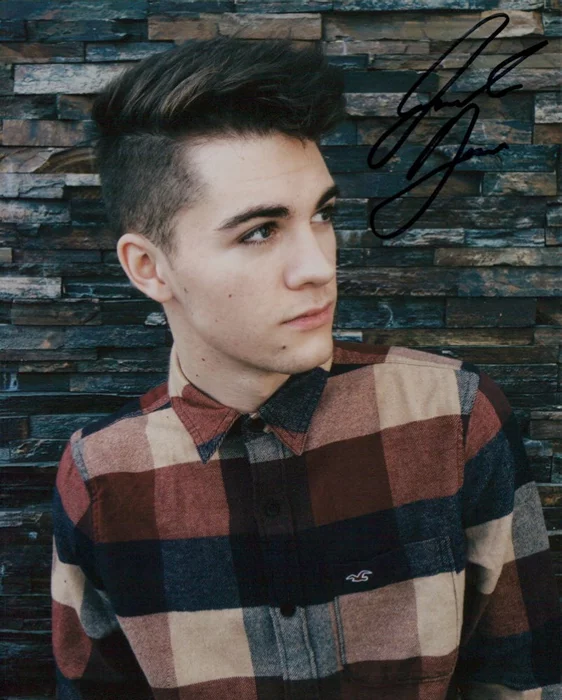 Jordan Doww autograph