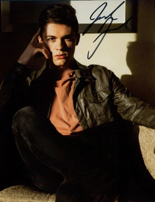 Jordan Doww autograph