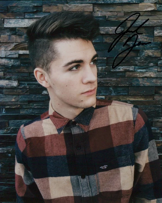 Jordan Doww autograph