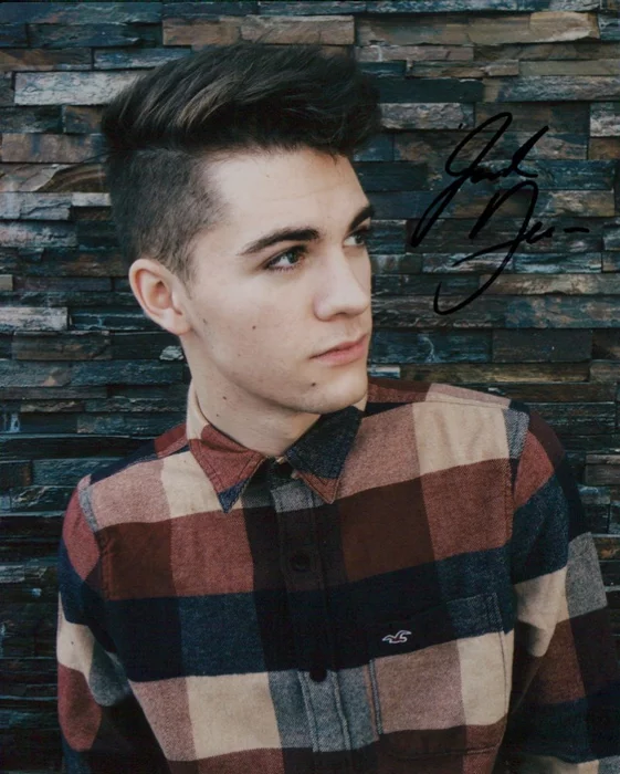 Jordan Doww autograph