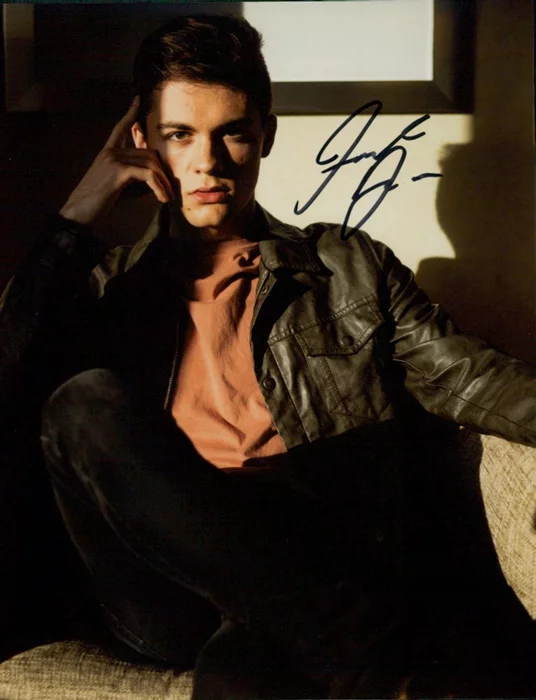 Jordan Doww autograph