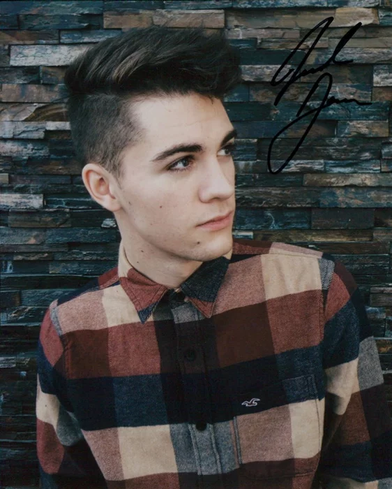 Jordan Doww autograph