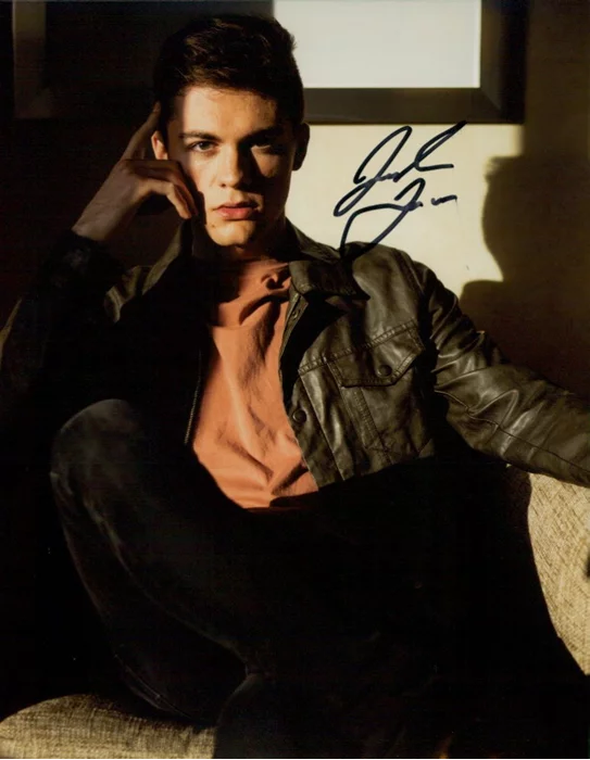 Jordan Doww autograph
