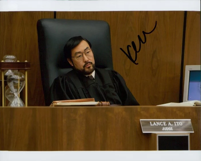 Kenneth  Choi autograph