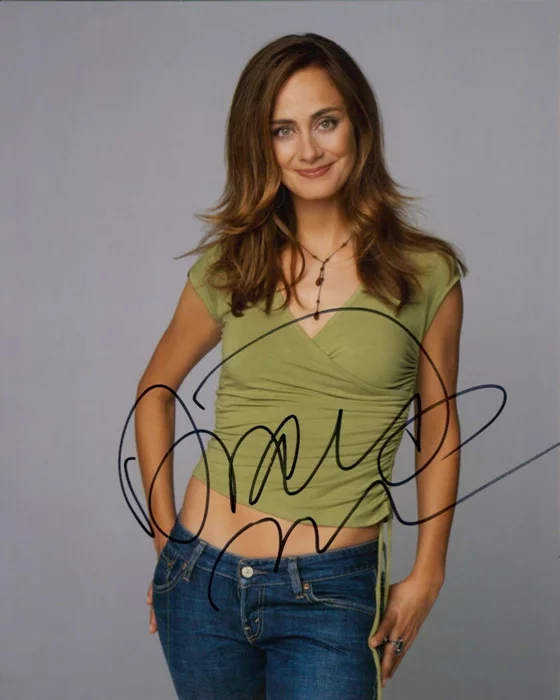Diane Farr autograph