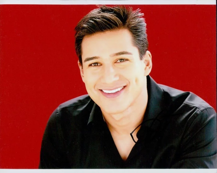Mario Lopez autograph