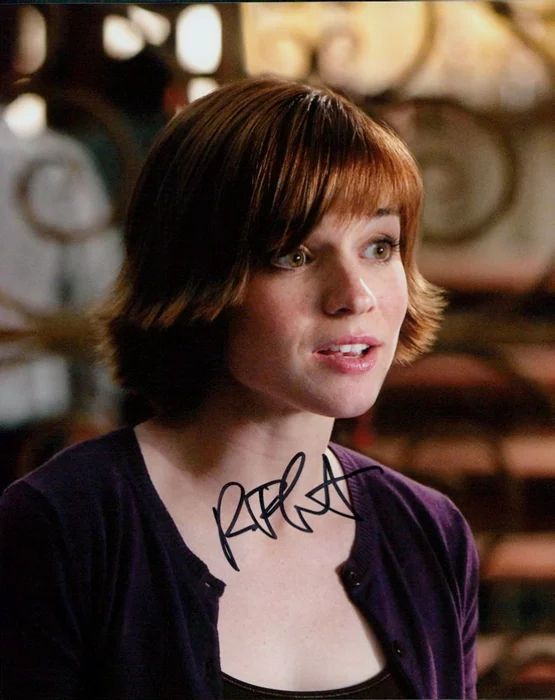 Renee Felice Smith autograph