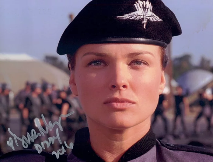 Dina Meyer autograph