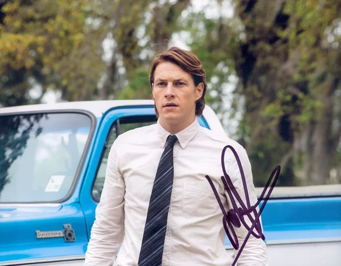 Luke Bracey autograph