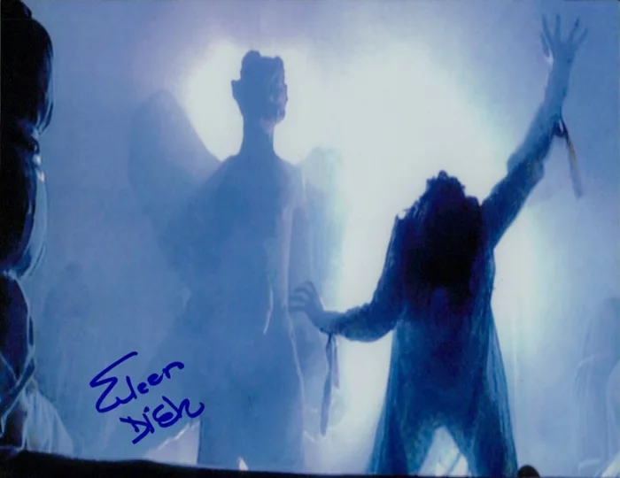 Eileen Dietz autograph