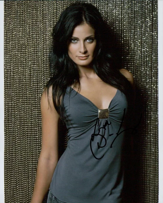 Dayanara Torres autograph