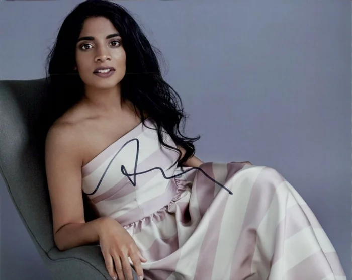 Amara Karan autograph