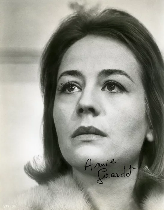 Annie Girardot autograph