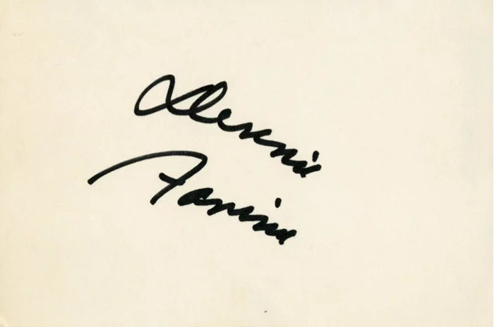 Dennis Farina autograph