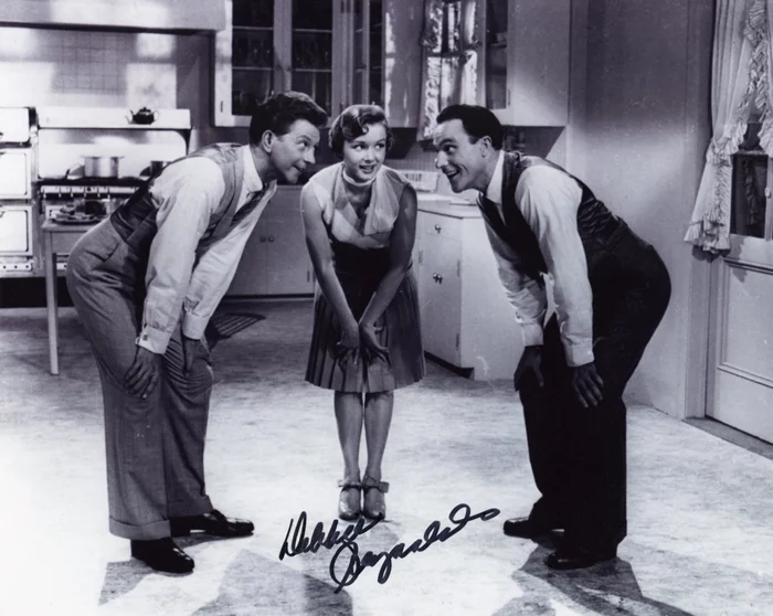 Debbie Reynolds autograph