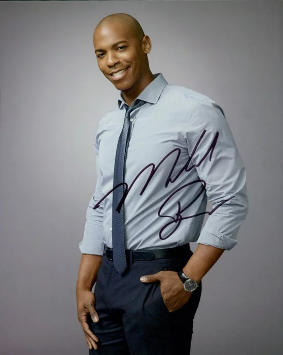 Mehcad Brooks autograph