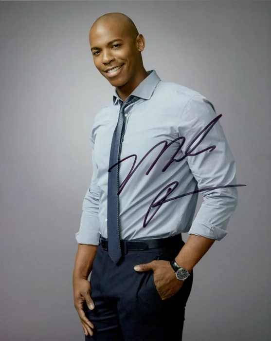Mehcad Brooks autograph