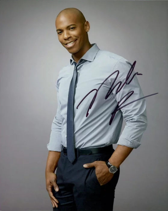 Mehcad Brooks autograph