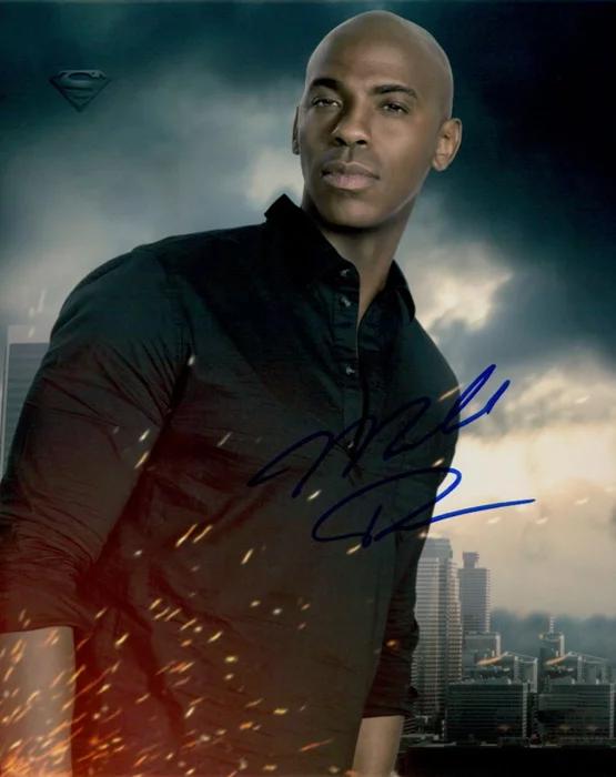 Mehcad Brooks autograph