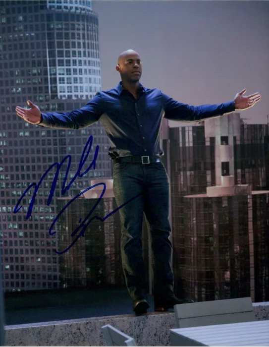 Mehcad Brooks autograph