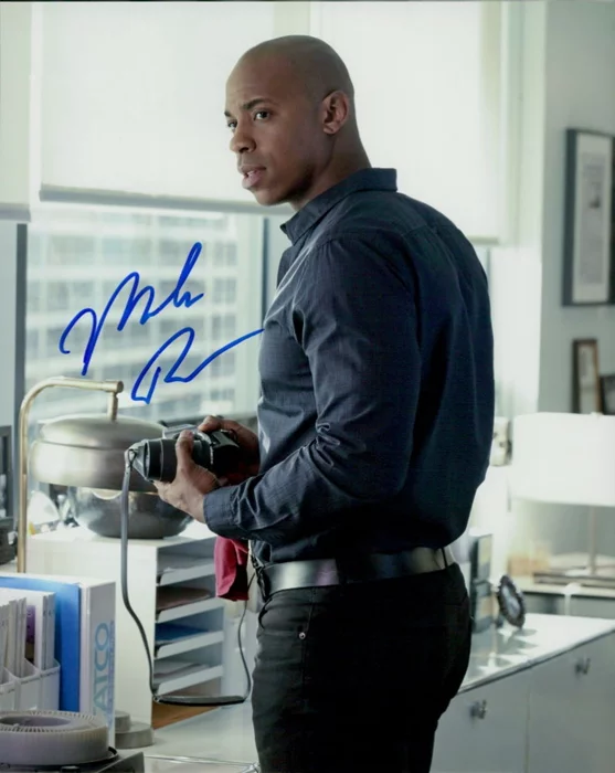 Mehcad Brooks autograph