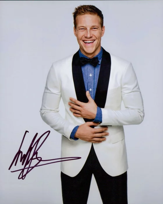 Luke Bracey autograph
