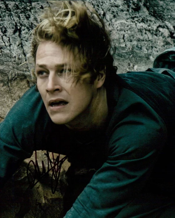 Luke Bracey autograph