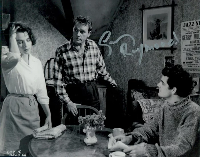 Gary Raymond autograph